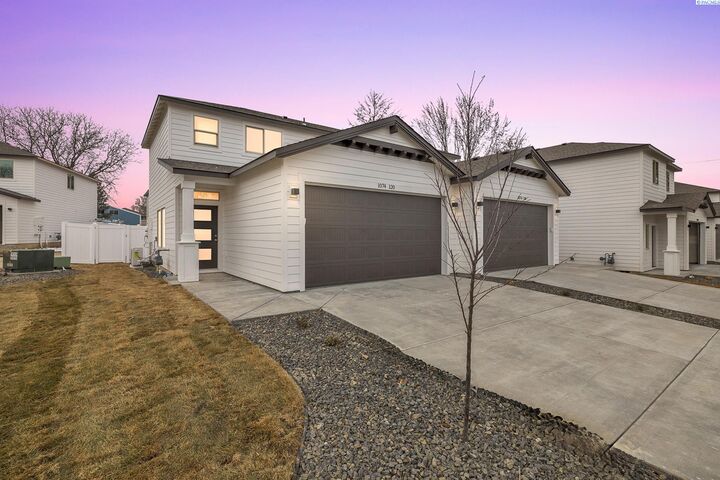 Property Photo: 1074 S Underwood Pl WA 99337