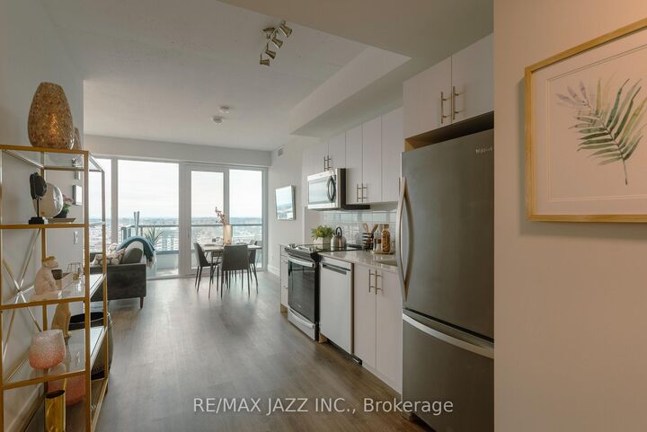 Property Photo:  80 Bond Street E 508  ON L1G 0E6 