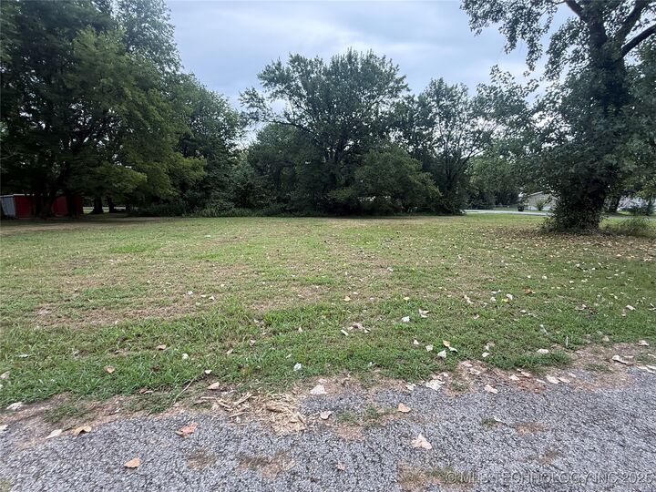 Property Photo:  S Cresthaven Street  OK 74454 