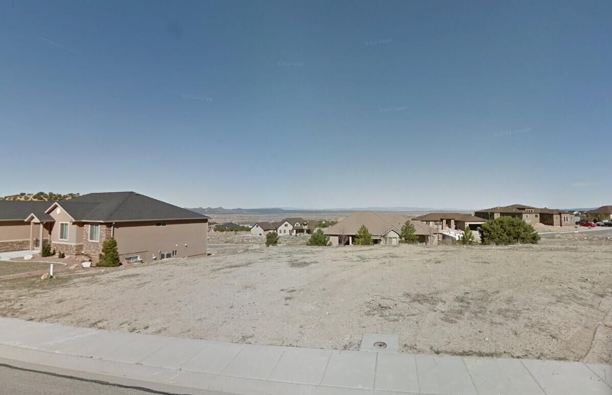 Property Photo: 1931 N Mahogany Cir UT 84721