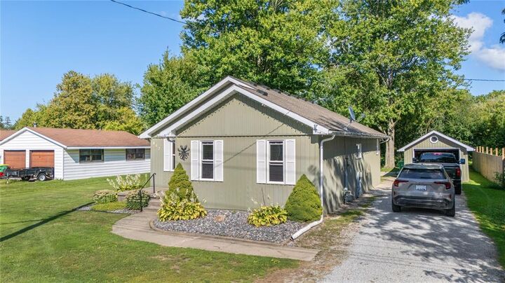 Property Photo: 452 Maude Street ON N0N 1E0