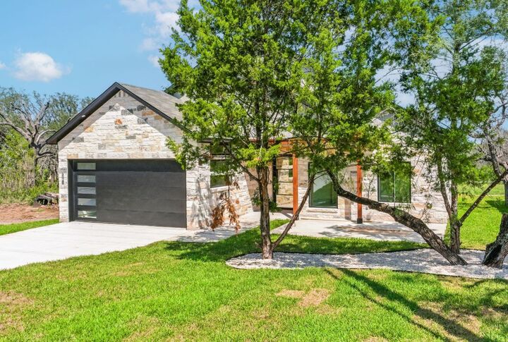 Property Photo: 418 Bedford Drive TX 78669