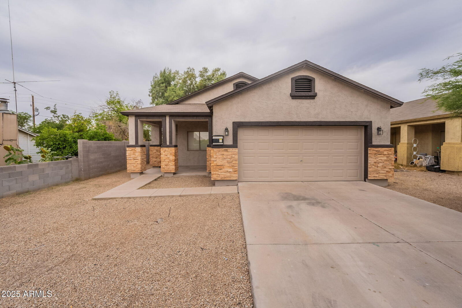 Property Photo:  2210 N 27th Place  AZ 85008 