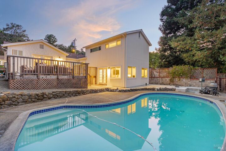 Property Photo:  35 Hillview Avenue  CA 94901 
