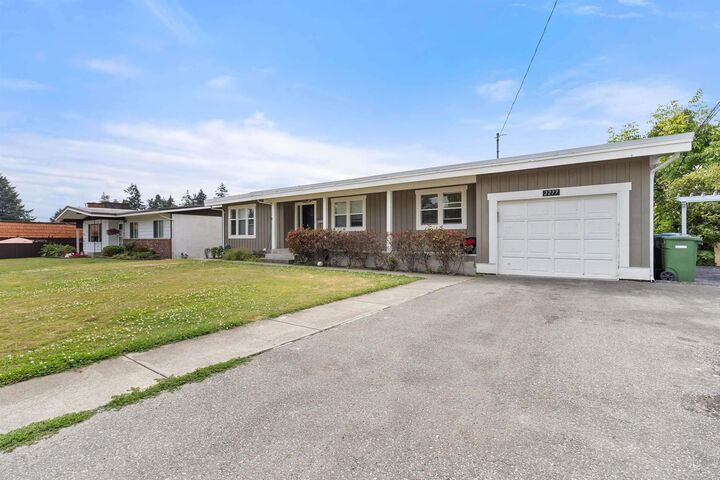 Property Photo:  2277 Rainier Street  BC V2T 3E6 