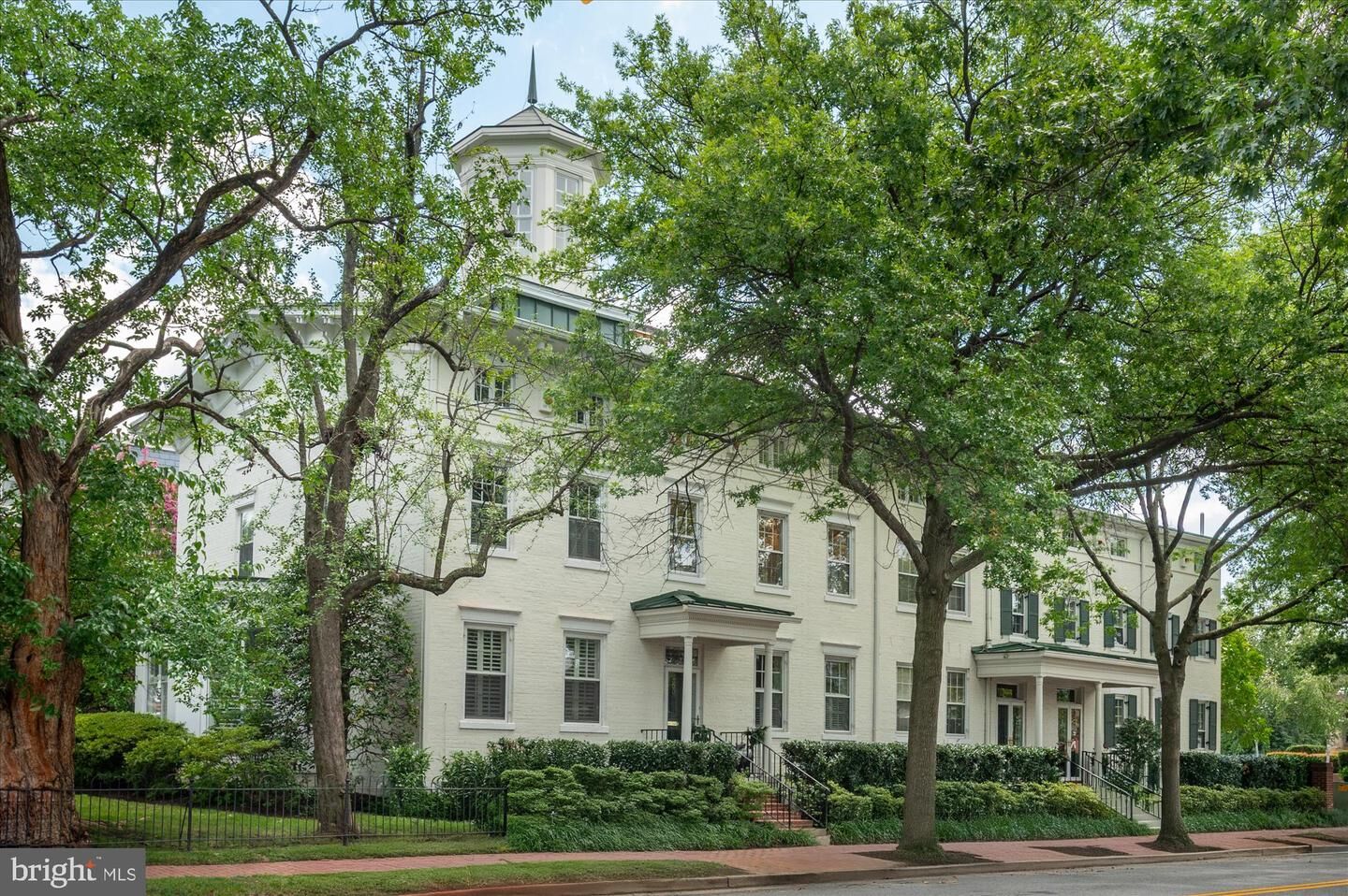 Property Photo: 300 S Columbus Street VA 22314