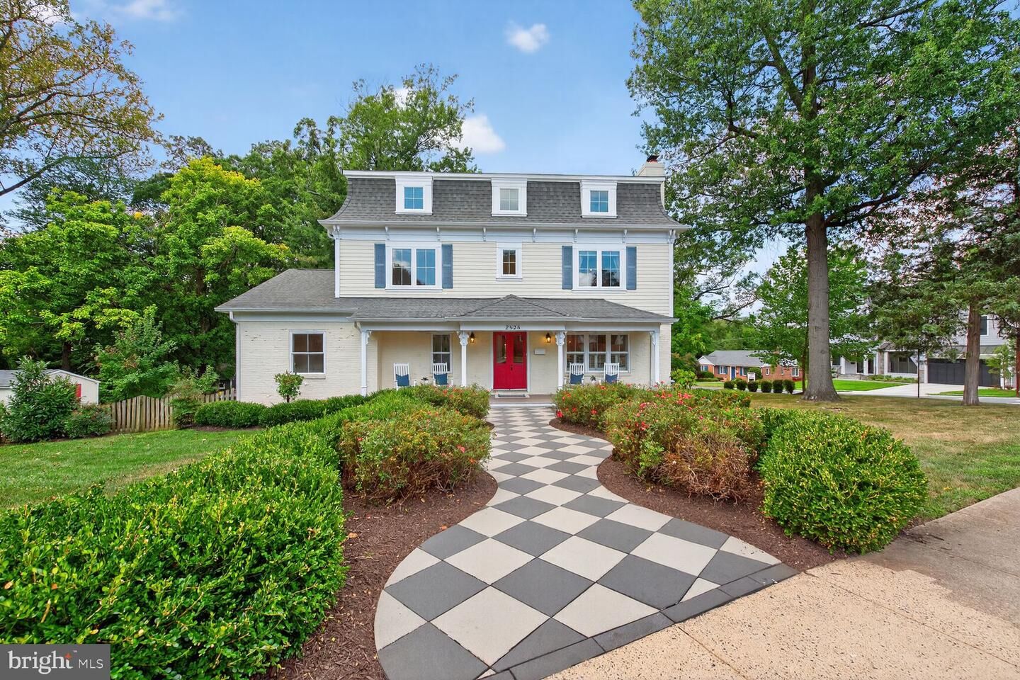 Property Photo:  2828 N Van Buren Street  VA 22213 