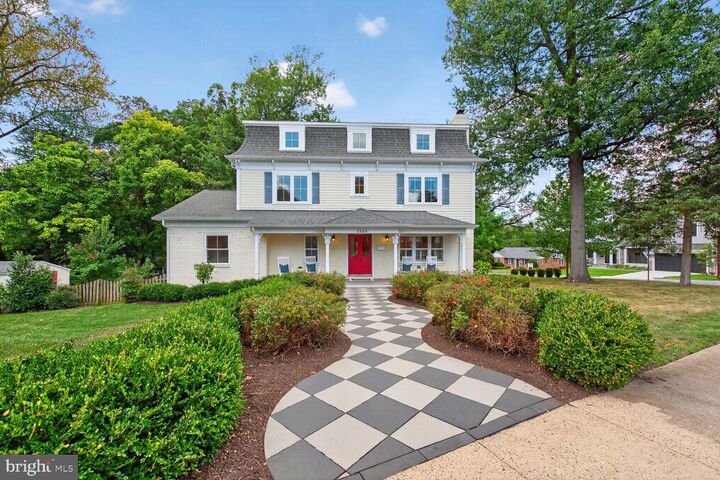 2828 N Van Buren Street  Arlington VA 22213 photo