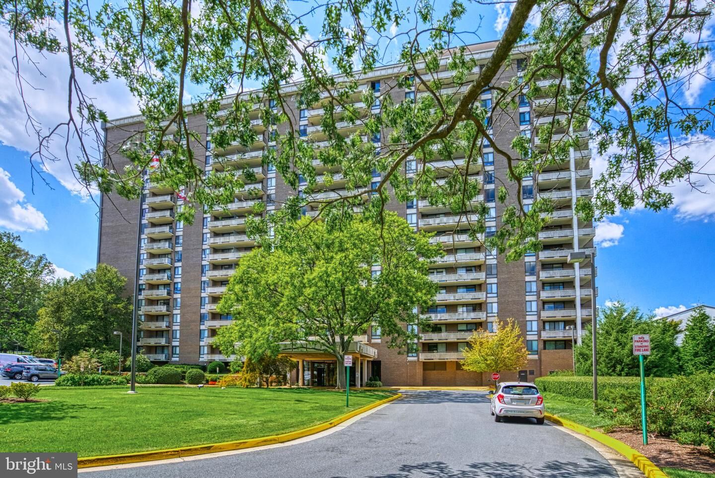 Property Photo: 1800 Old Meadow Road 1121 VA 22102