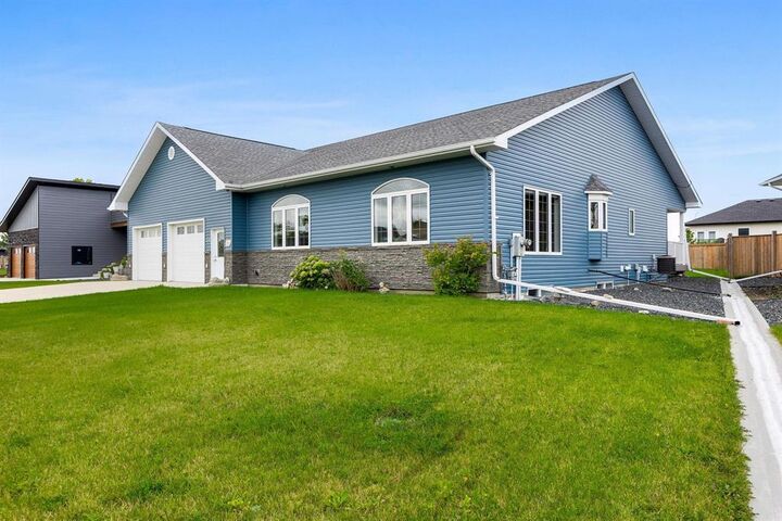 Property Photo:  154 Willow Drive  MB R0G 1K0 