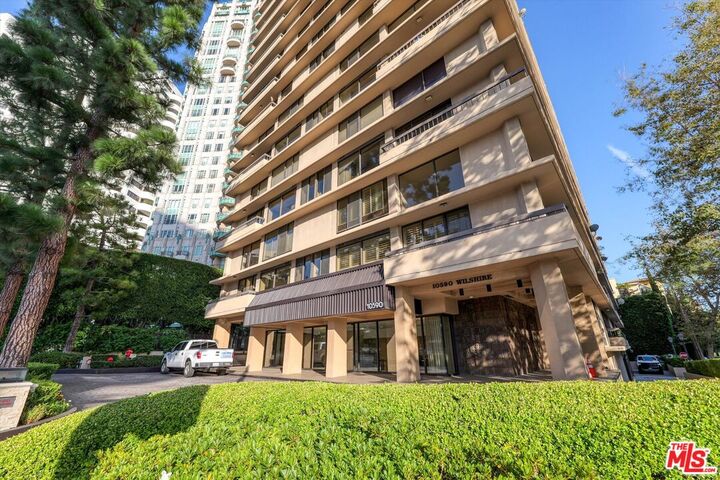 Property Photo:  10590 Wilshire Blvd  CA 90024 