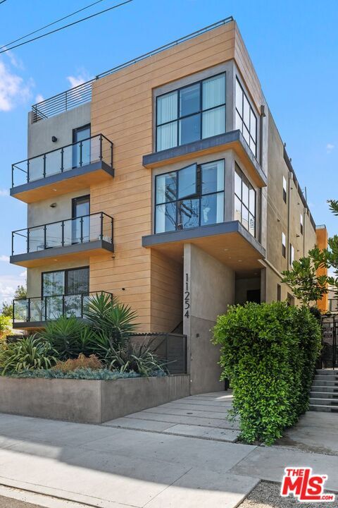 Property Photo:  11254 Mississippi Ave  CA 90025 