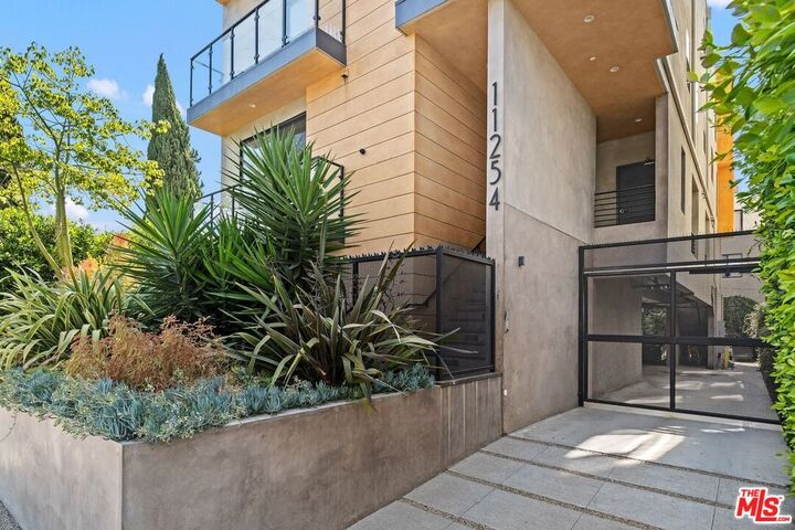 Property Photo:  11254 Mississippi Ave  CA 90025 