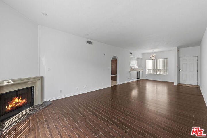 Property Photo: 1136 S Shenandoah St CA 90035