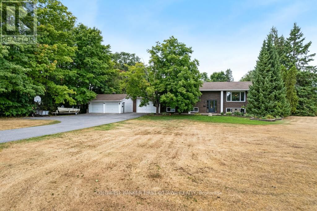 Property Photo: 376 Napoleon Street ON K7C 4V5
