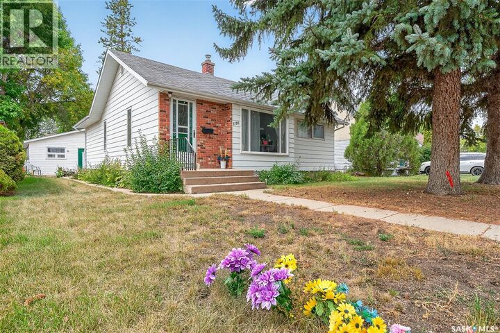 Property Photo:  1138 7th Avenue NW  SK S6H 4C5 