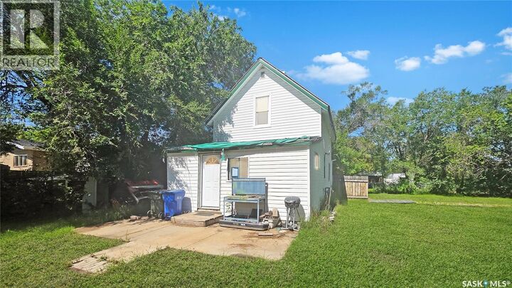 Property Photo: 1907 14th Street W SK S6V 3P3