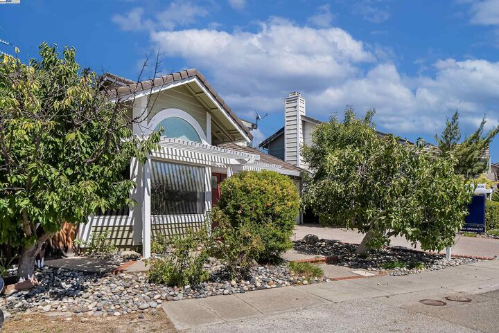 Property Photo: 462 Tioga Ct CA 94566