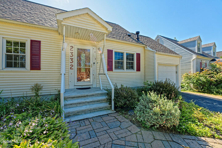 Property Photo:  2332 Niskayuna Drive  NY 12309 