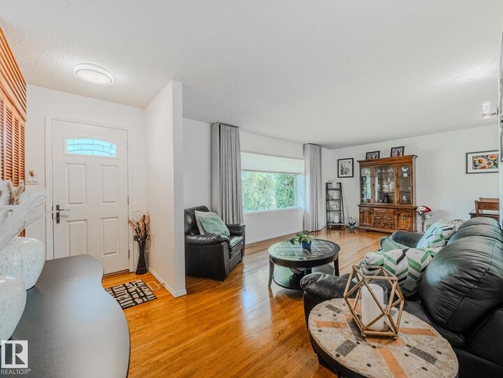 Property Photo: 5607 94B Avenue NW AB T6B 0Z1