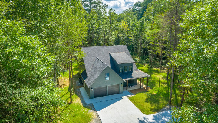 Property Photo:  723 Gentry Rd  TN 37421 