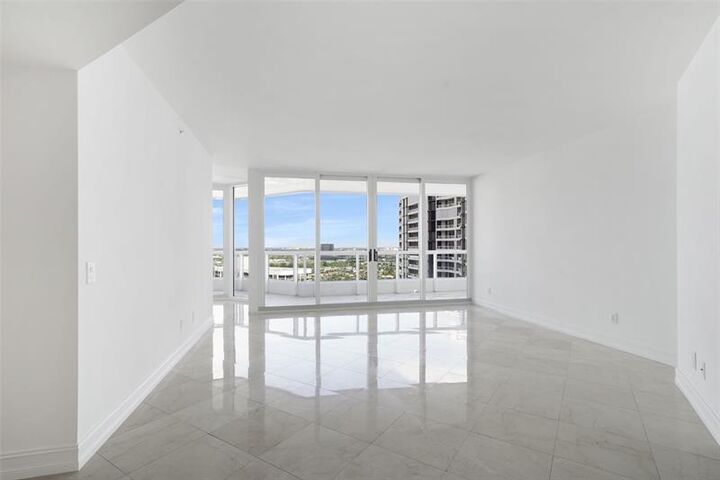 Property Photo: 21055 NE 37th Ave 2703 FL 33180
