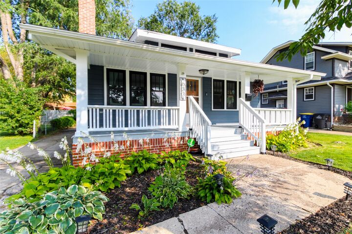 Property Photo:  633 48th Street  IA 50312 