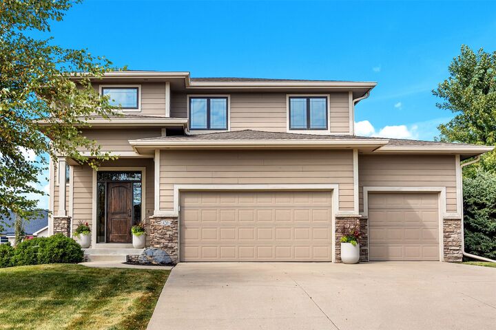 14201 Brookview Drive  Urbandale IA 50323 photo