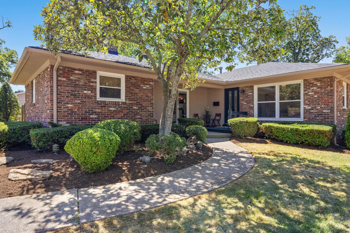 1000 Castleton Way  Lexington KY 40517 photo