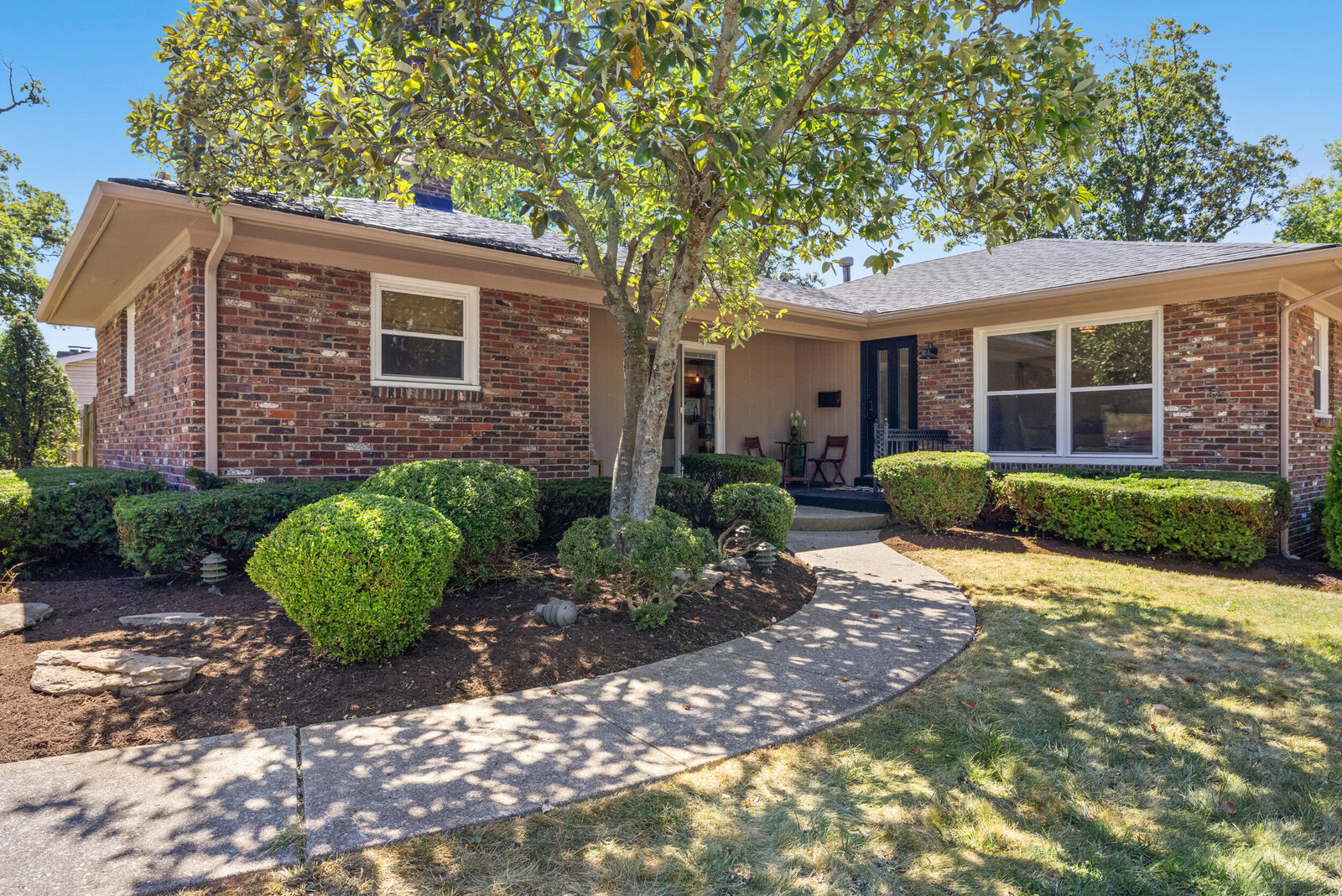 Property Photo:  1000 Castleton Way  KY 40517 