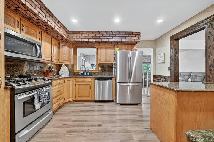 Property Photo:  4 Hillwood Court  NY 10984 