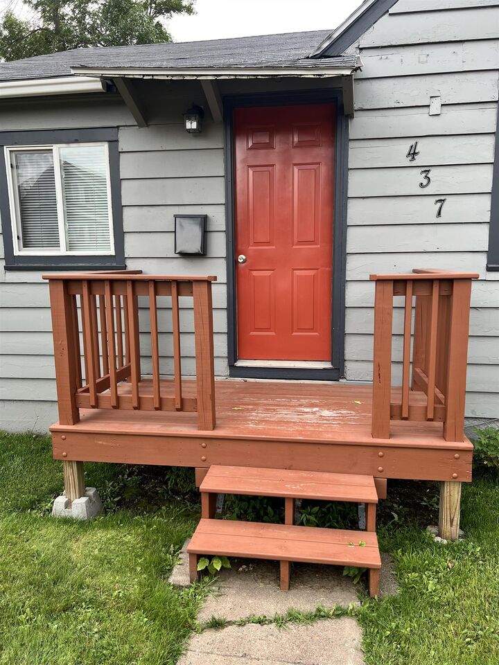 Property Photo: 437 9th St MN 55720