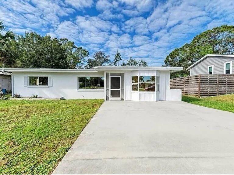 Property Photo:  818 Padgett Avenue  FL 34237 