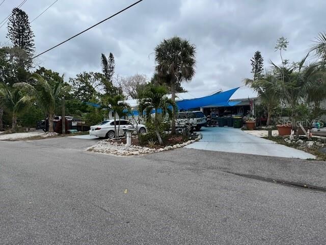 Property Photo:  300 Garden Lane  FL 34242 