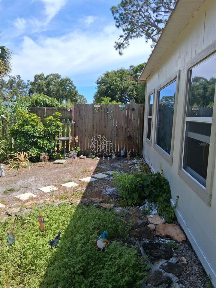 Property Photo: 5112 80th Way N FL 33709