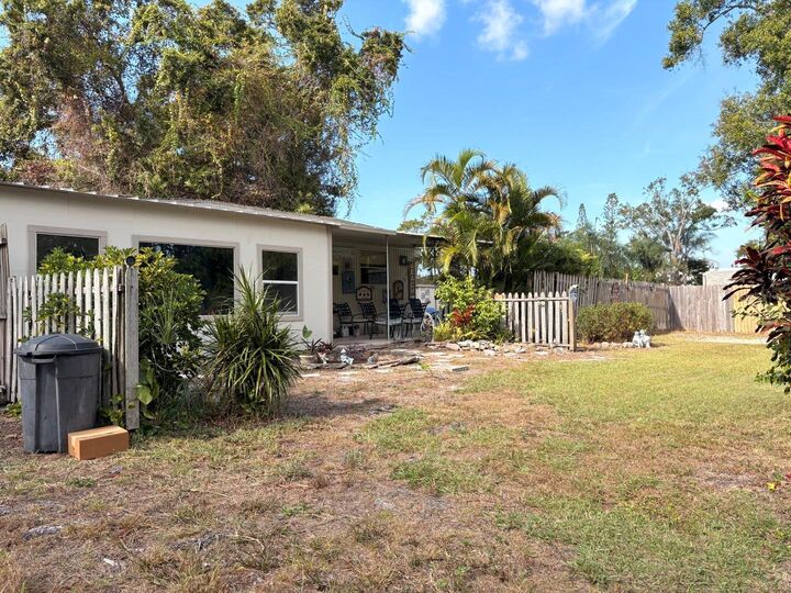 Property Photo: 5112 80th Way N FL 33709