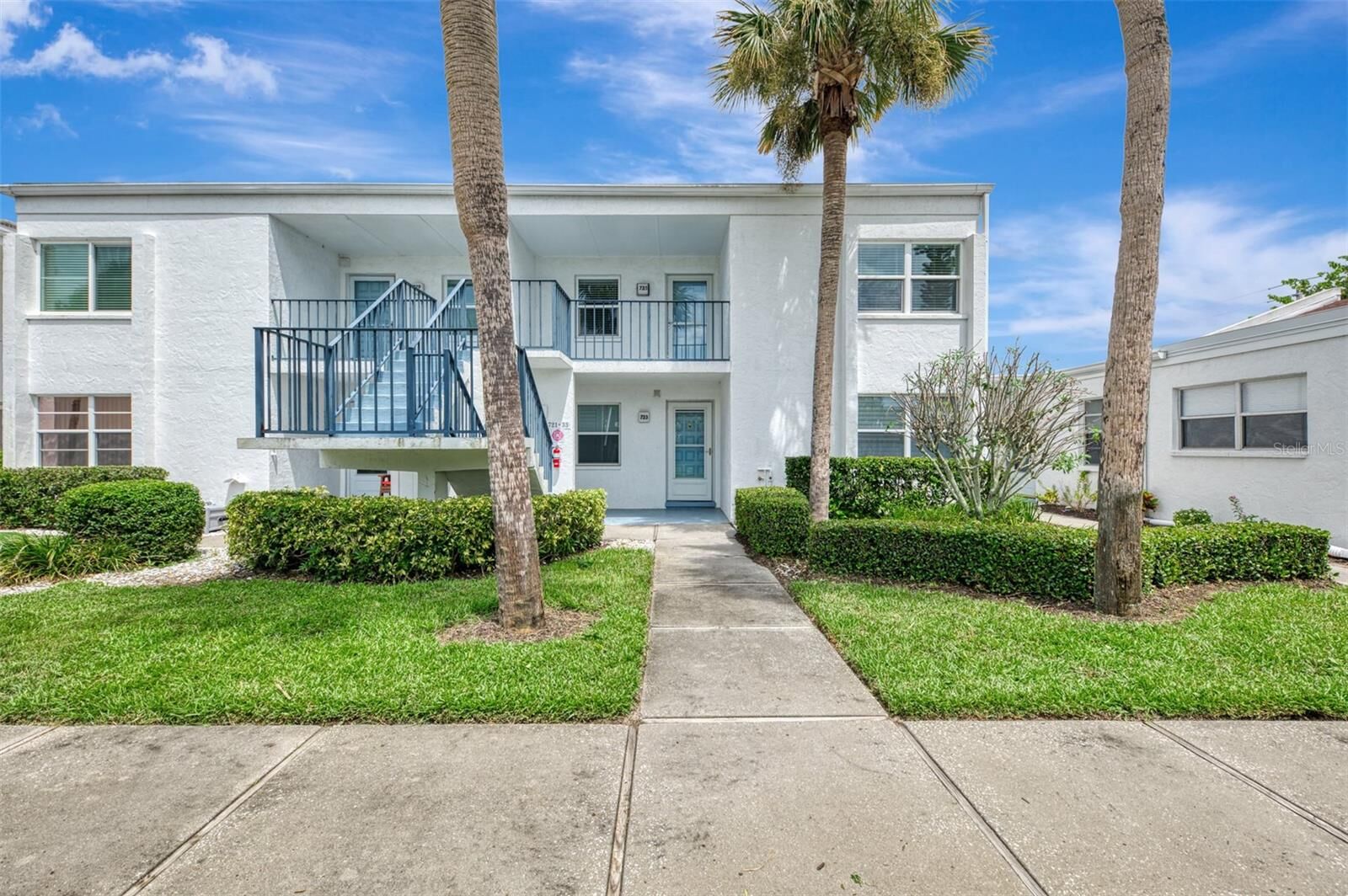 Property Photo:  725 Capri Isles Boulevard 725  FL 34292 