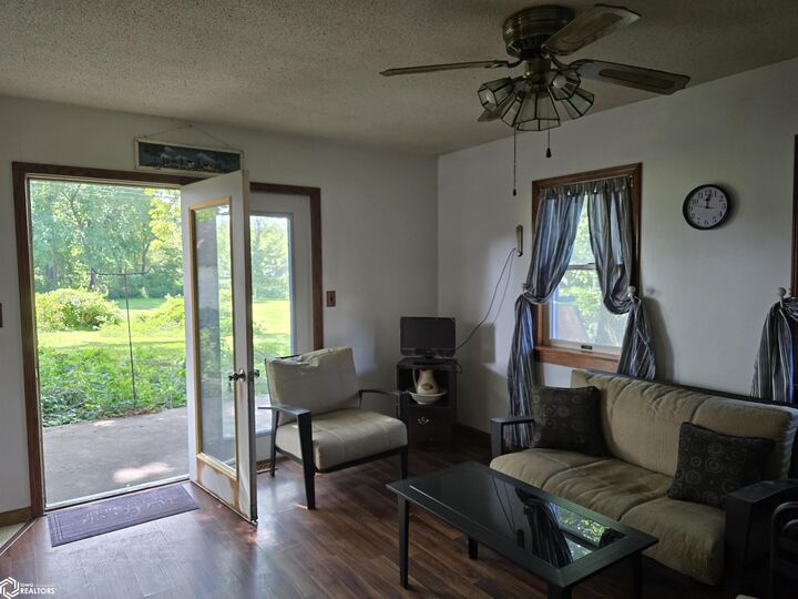 Property Photo: 523 Dunham Street IA 52601
