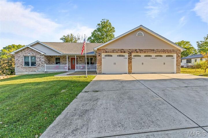 Property Photo: 730 Tanglewood Acres MO 63028