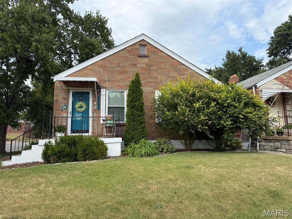 Property Photo: 4991 Pernod Avenue MO 63139