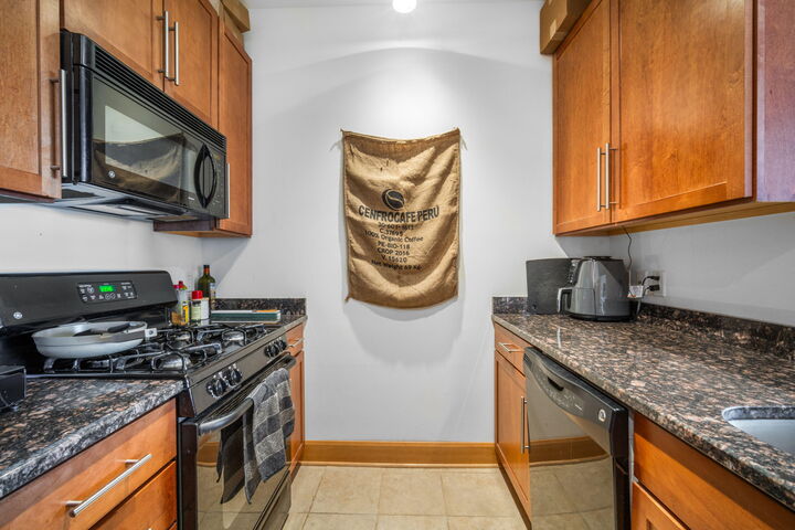 Property Photo: 1550 E Royall Pl 511 WI 53202