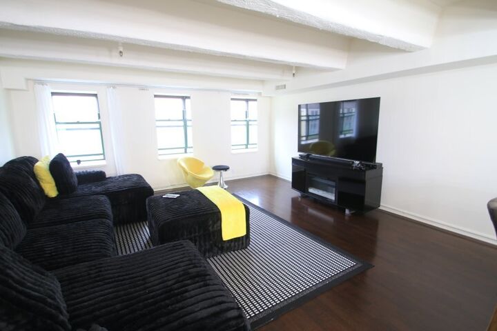Property Photo: 270 E Highland Ave 516 WI 53202