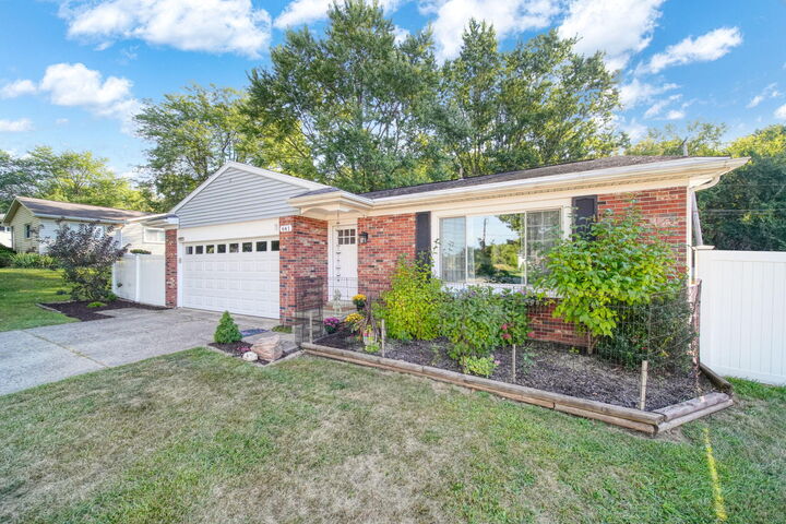 Property Photo: 641 Robinson Road MI 49203