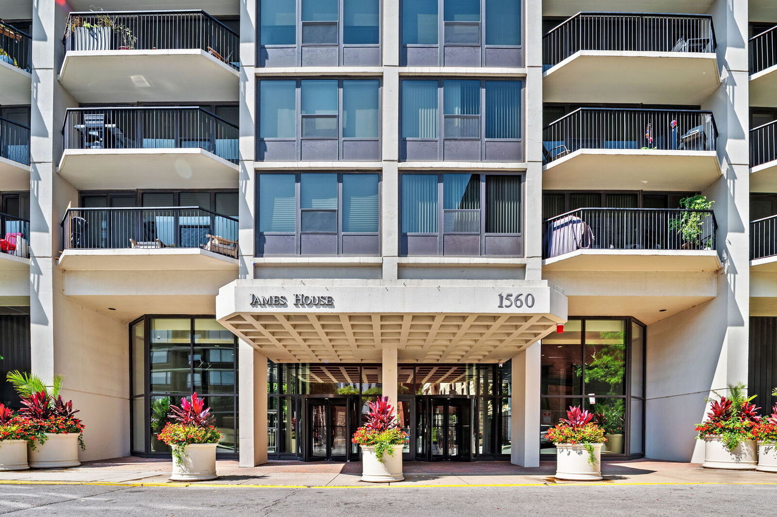 Property Photo:  1560 N Sandburg Terrace 4309J  IL 60610