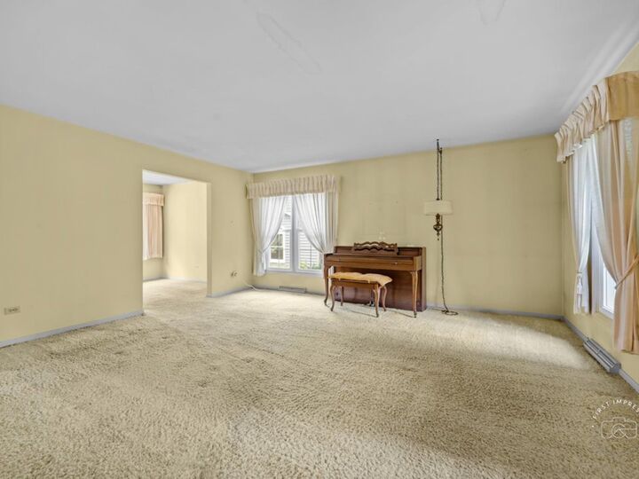 Property Photo:  186 Westgate Drive  IL 60123 