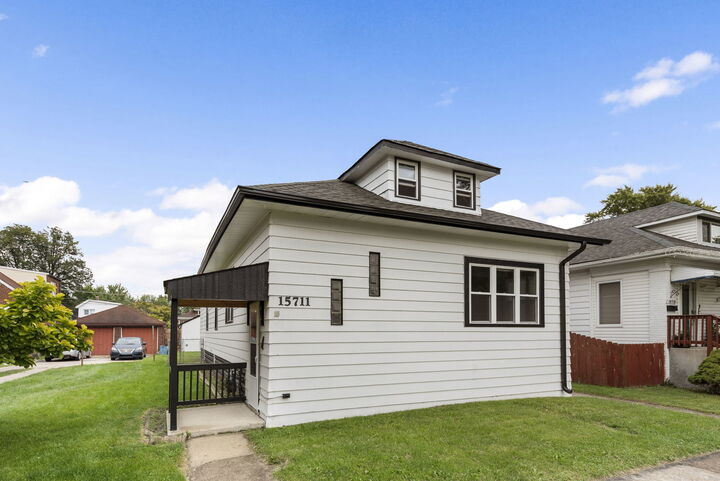 Property Photo: 15711 Lowe Avenue IL 60426