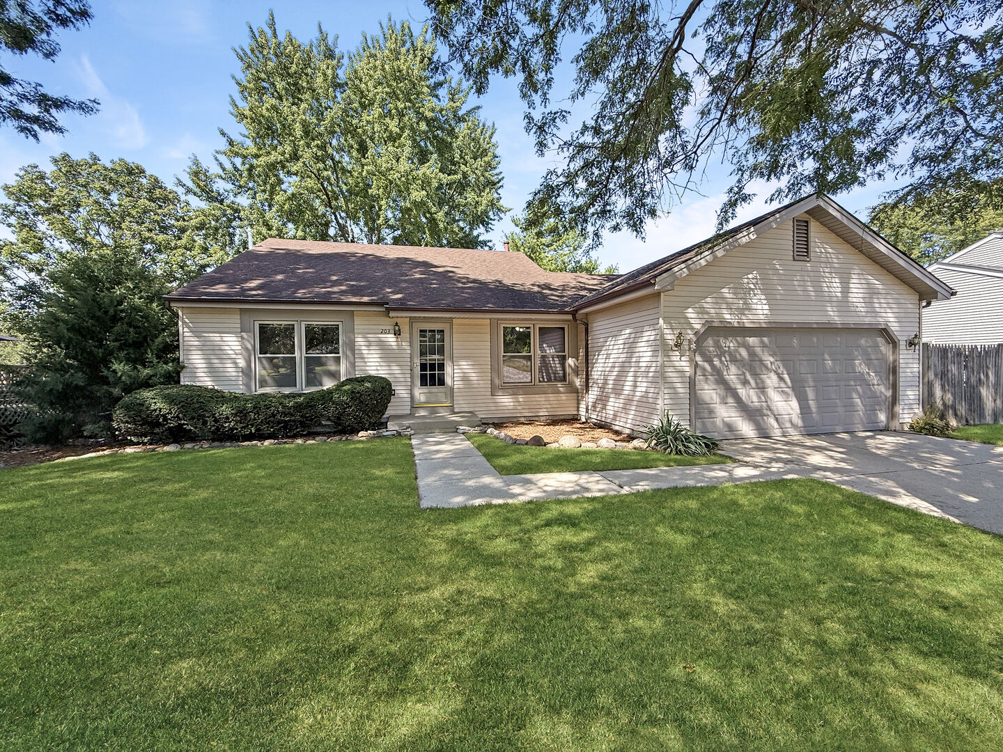 Property Photo: 203 N Huntington Drive IL 60050