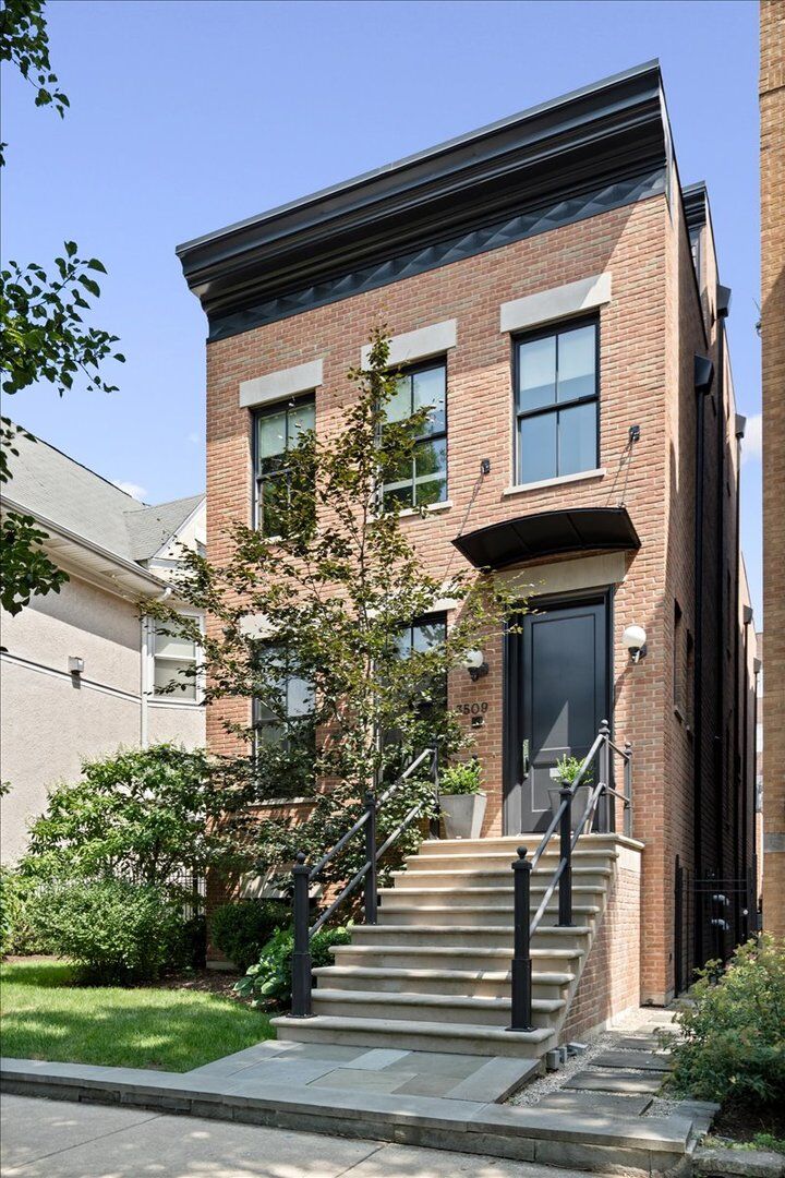 Property Photo:  3509 N Janssen Avenue  IL 60657