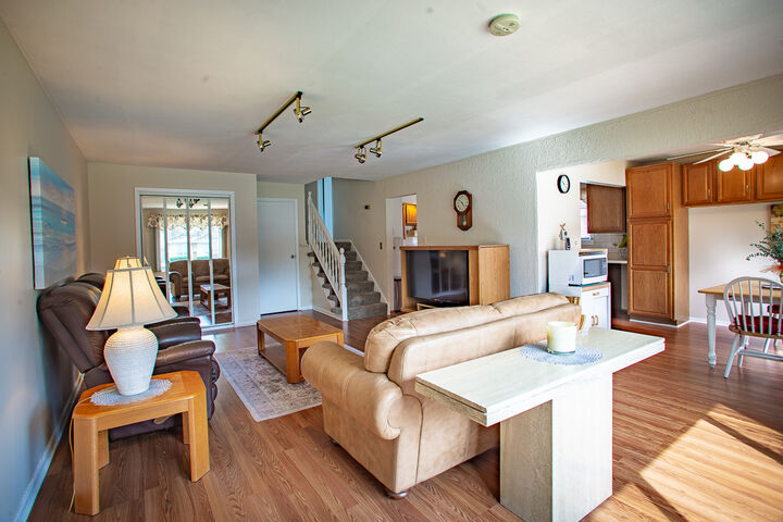 Property Photo:  612 N Craig Place  IL 60101 