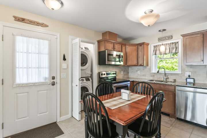 Property Photo: 35 Barefoot Cottage Road 105 ME 04090